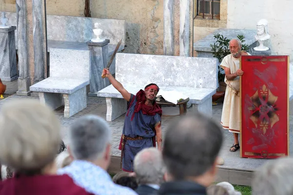 Romulus der Grosse Bild 6